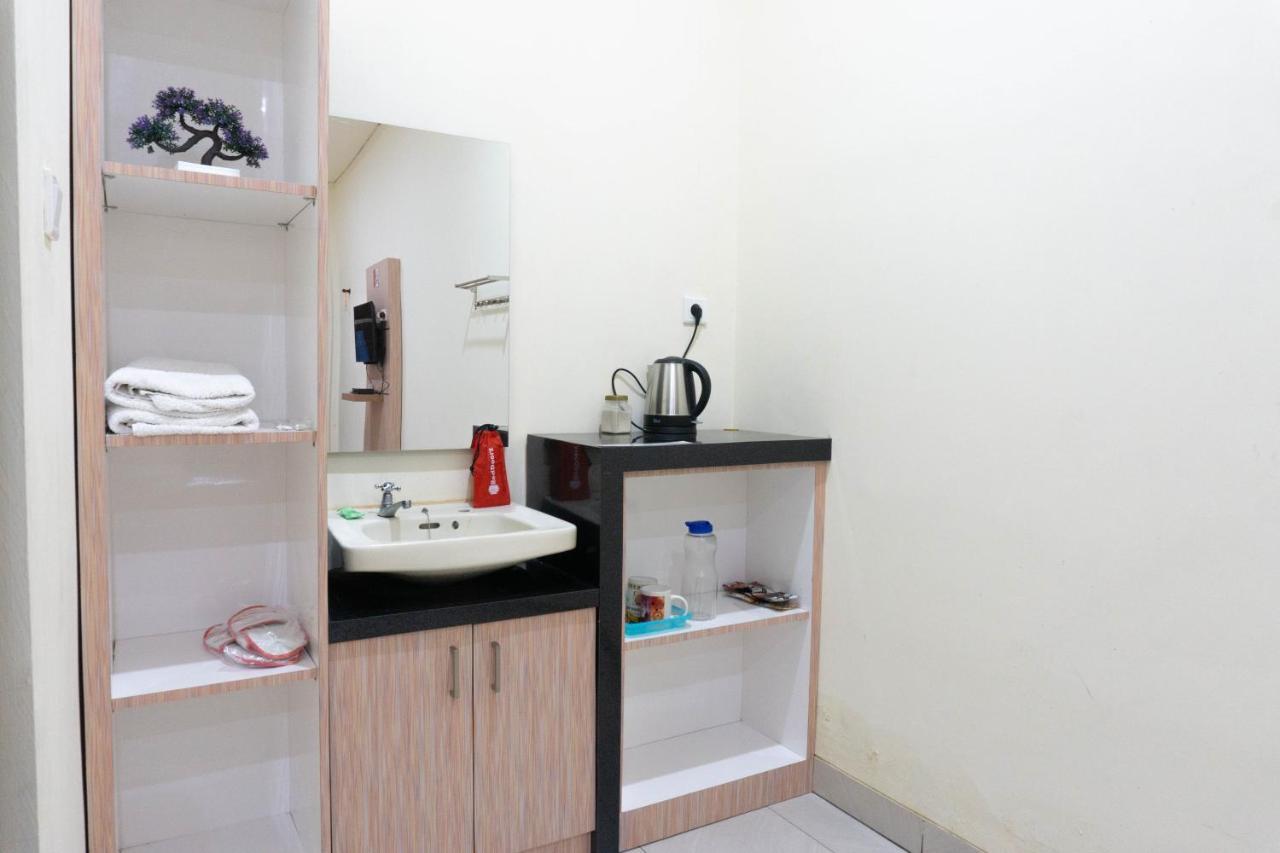 Sumbawa Besar Reddoorz Syariah Near Sultan Muhammad Kaharuddin Airport酒店 外观 照片