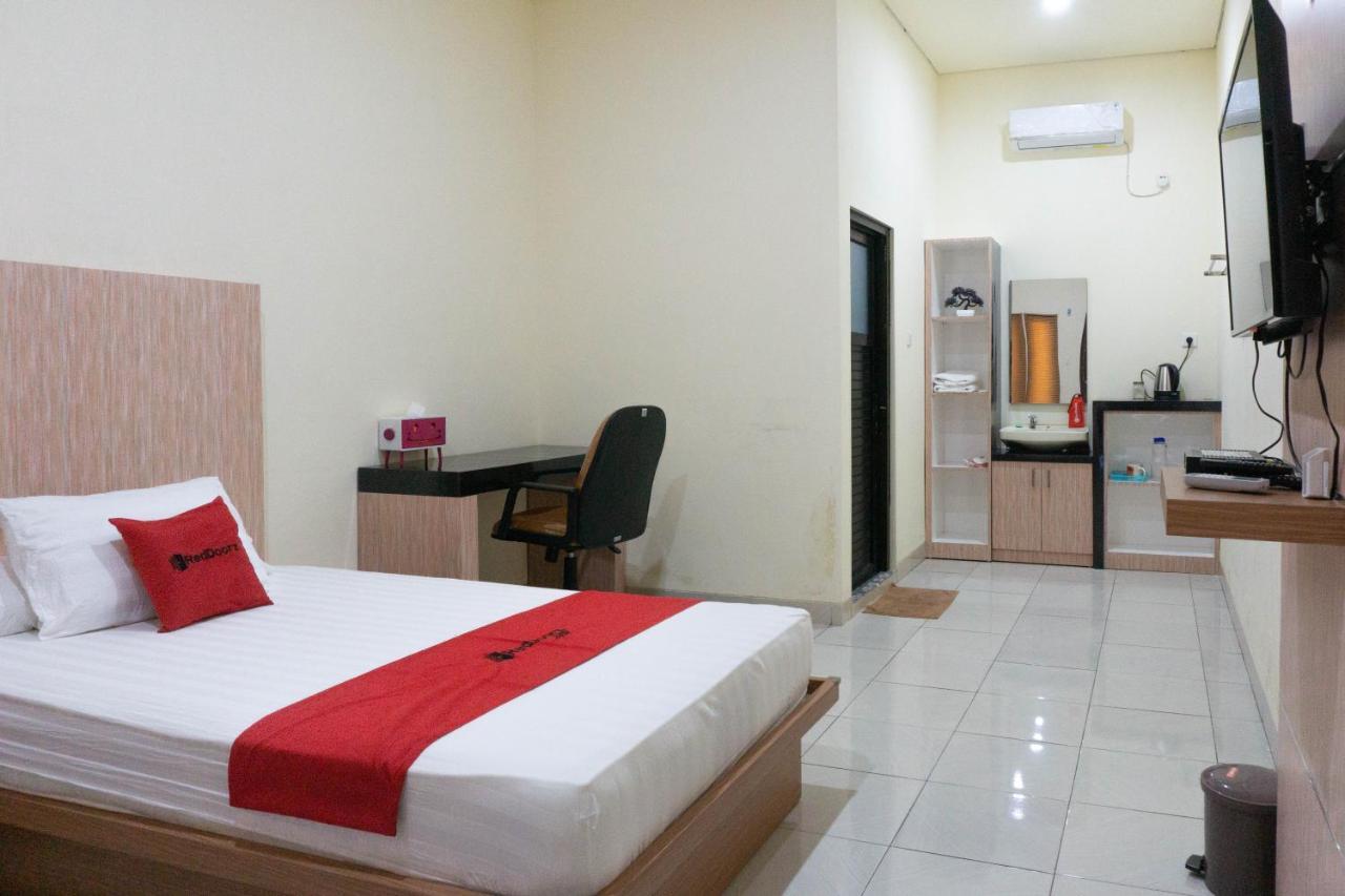 Sumbawa Besar Reddoorz Syariah Near Sultan Muhammad Kaharuddin Airport酒店 外观 照片