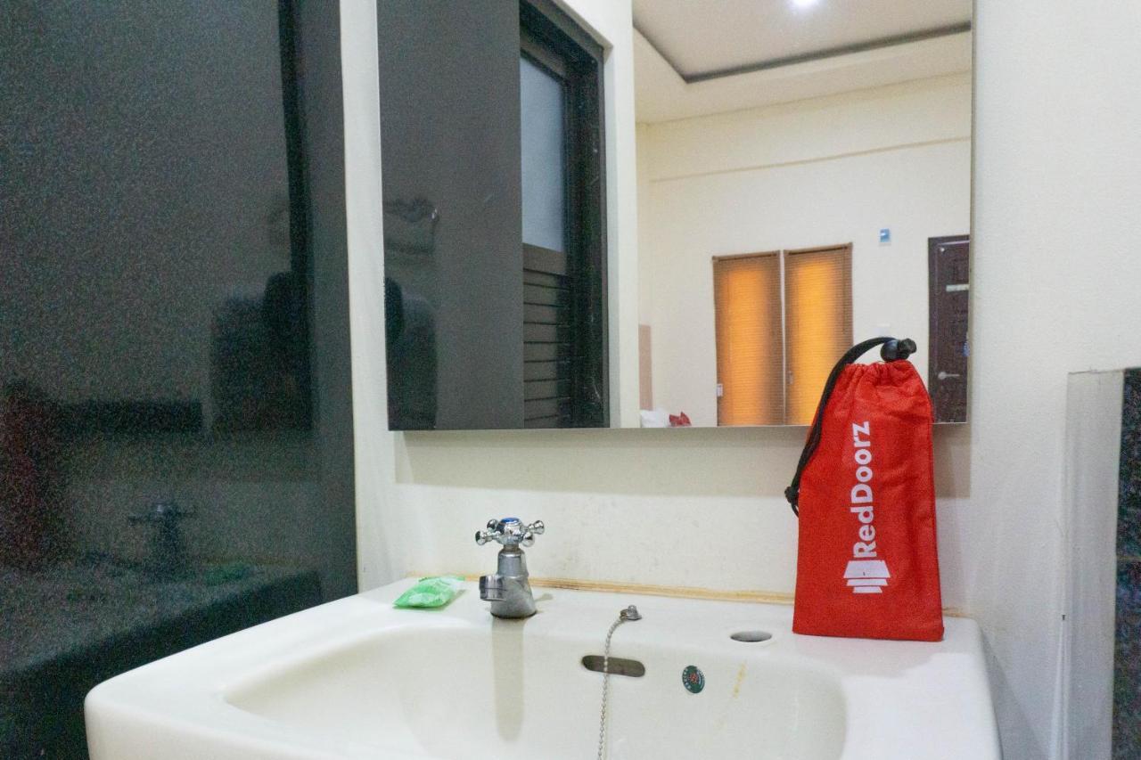 Sumbawa Besar Reddoorz Syariah Near Sultan Muhammad Kaharuddin Airport酒店 外观 照片